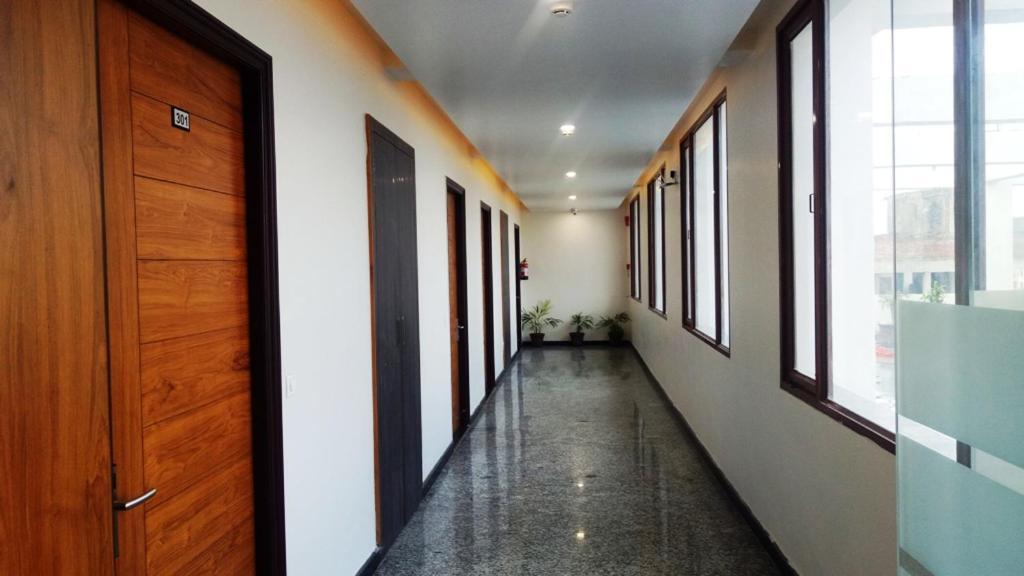 Alankrita Suites & Party Halls メーラト エクステリア 写真