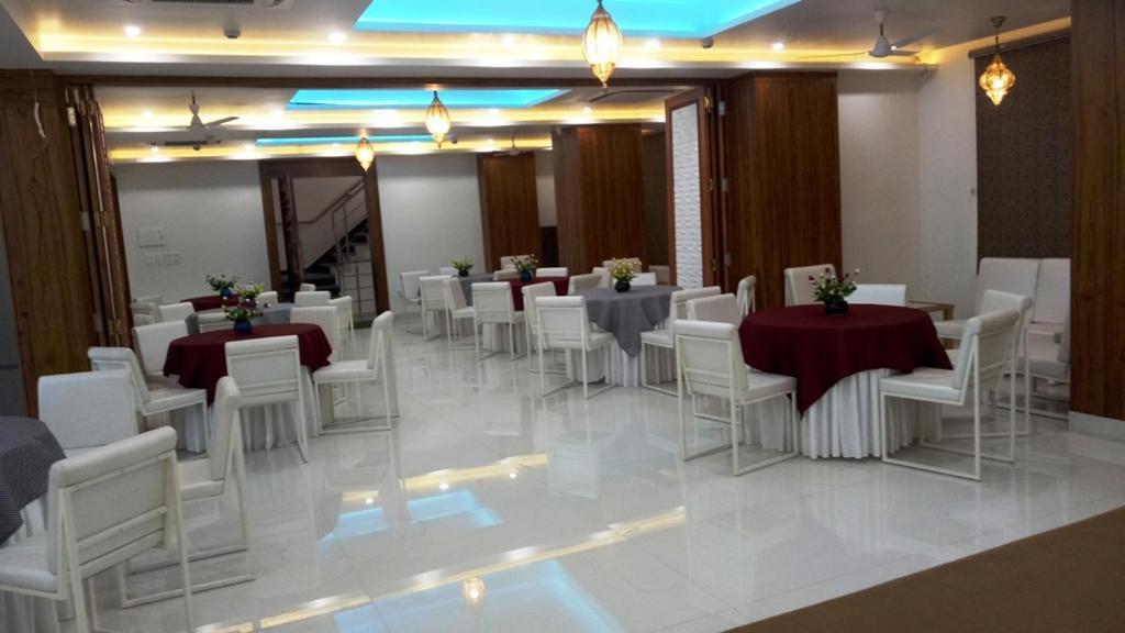 Alankrita Suites & Party Halls メーラト エクステリア 写真