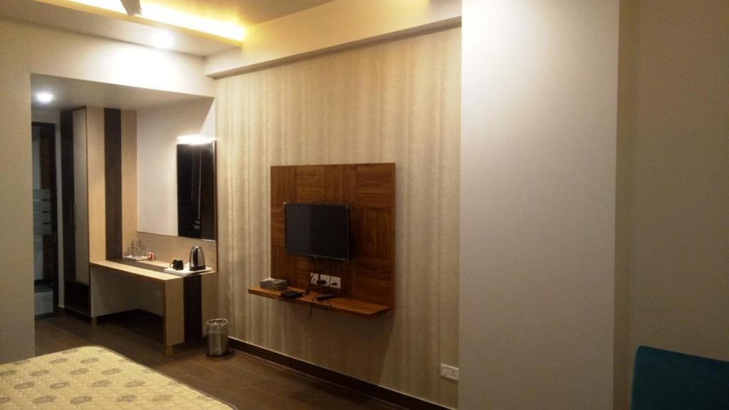 Alankrita Suites & Party Halls メーラト エクステリア 写真