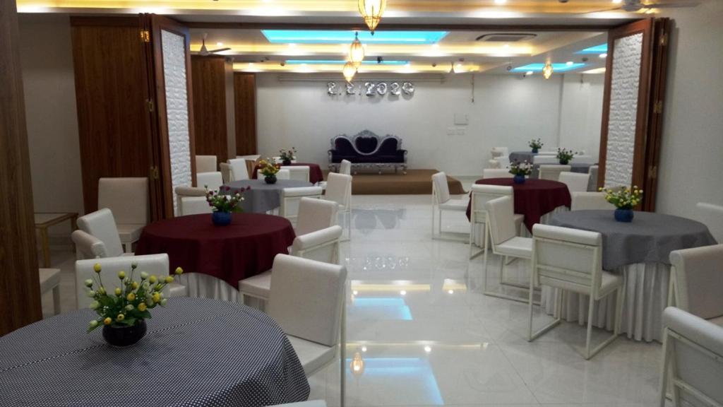 Alankrita Suites & Party Halls メーラト エクステリア 写真