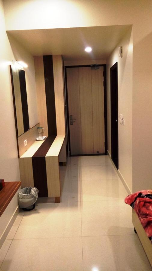 Alankrita Suites & Party Halls メーラト エクステリア 写真