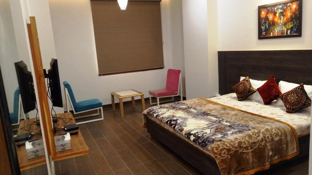 Alankrita Suites & Party Halls メーラト エクステリア 写真