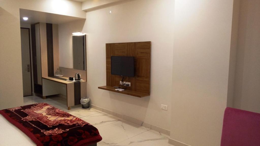 Alankrita Suites & Party Halls メーラト エクステリア 写真